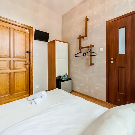 Hostel - Monte Cassino *