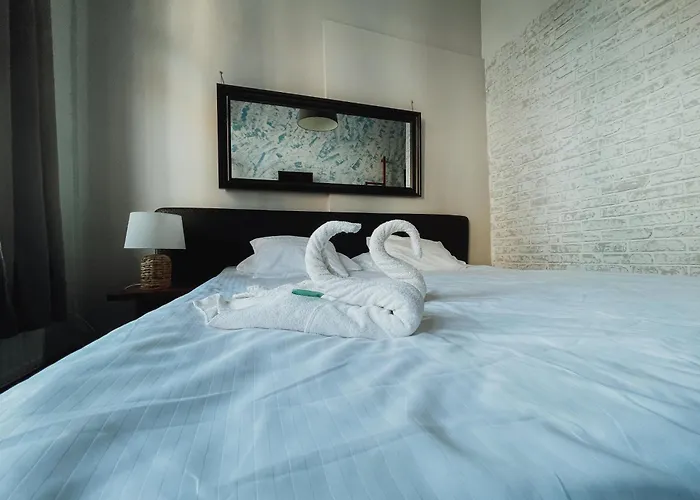 Central بيت شباب *