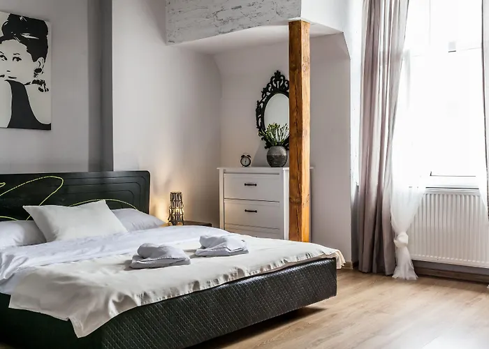 Central بيت شباب *