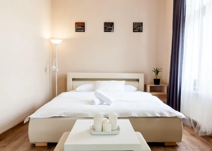 بيت شباب Central