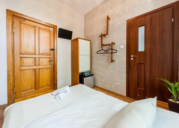 بيت شباب Central *