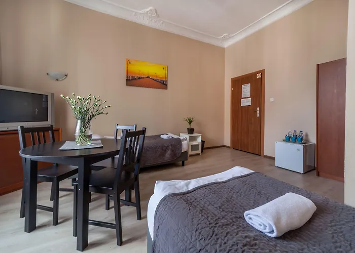 بيت شباب Central *